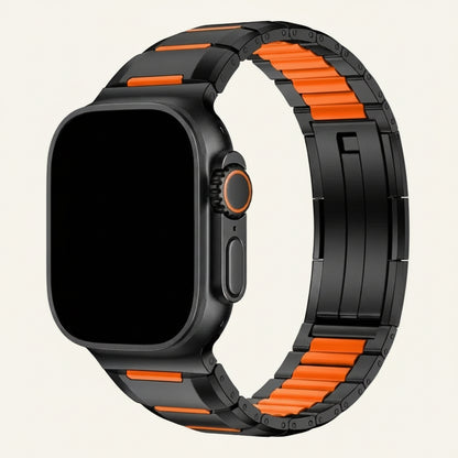 Bracelet Apple Watch acier caoutchouc porté au poignet homme