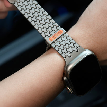 Bracelet Apple Watch acier magnétique L'Onyx — vue détaillée
