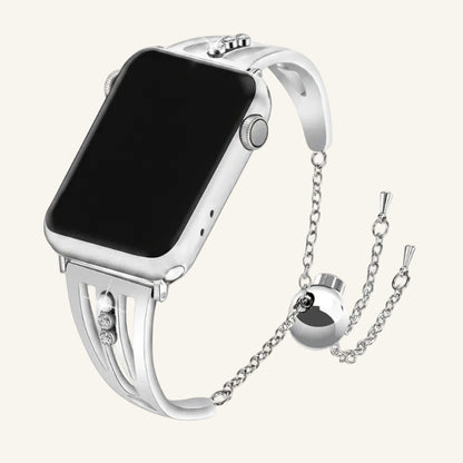 Bracelet Apple Watch acier strass porté au poignet femme