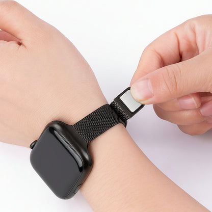 Bracelet Apple Watch maille milanaise fine porté au poignet