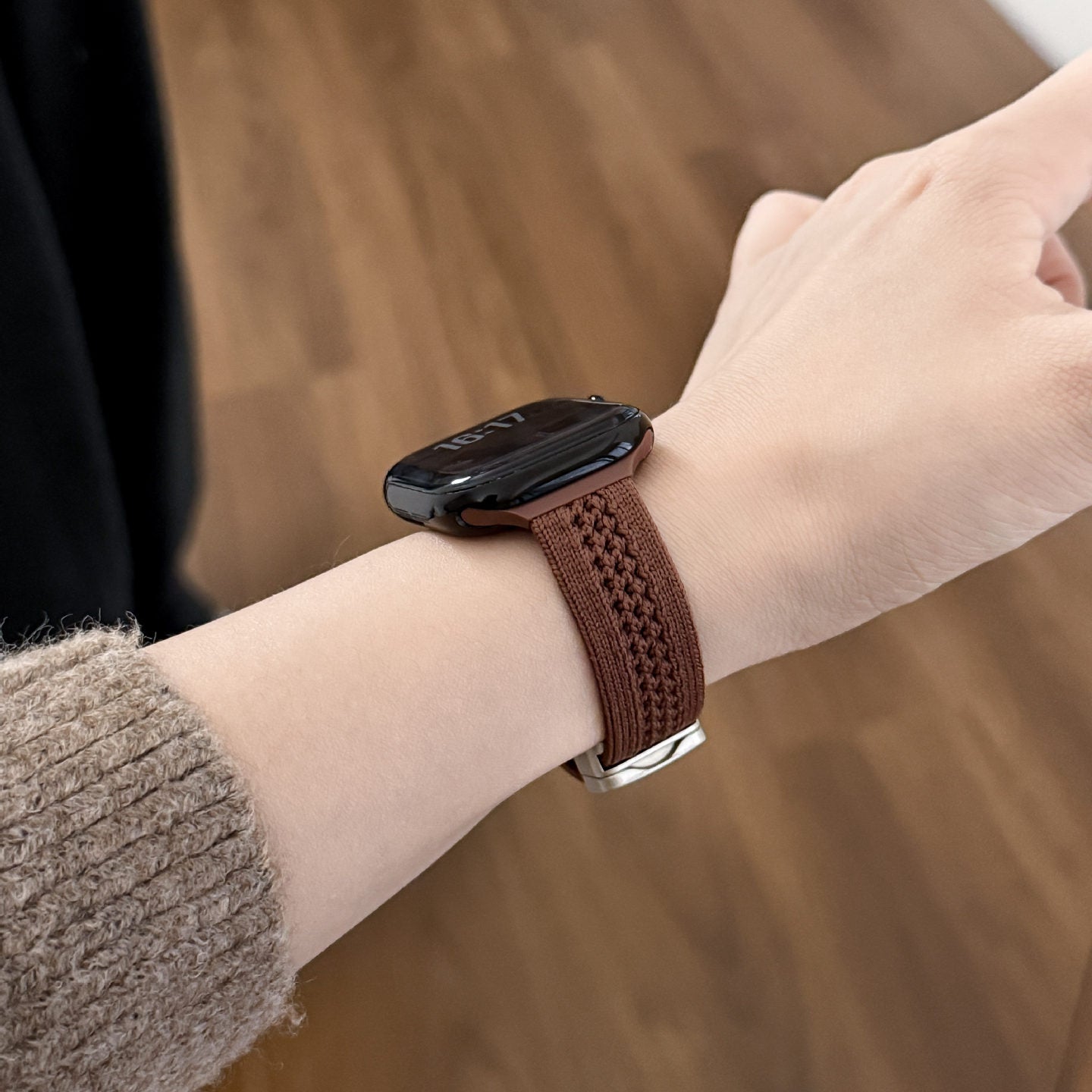 Bracelet Apple Watch nylon tissé La Bruyère porté au poignet