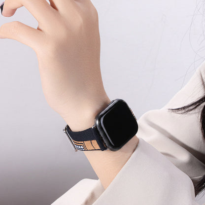 Bracelet Apple Watch nylon tressé porté au poignet