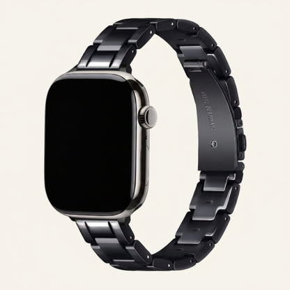 Bracelet Apple Watch résine nacrée porté au poignet femme
