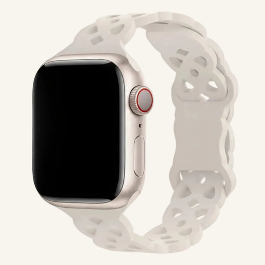 Bracelet Apple Watch silicone dentelle porté au poignet femme
