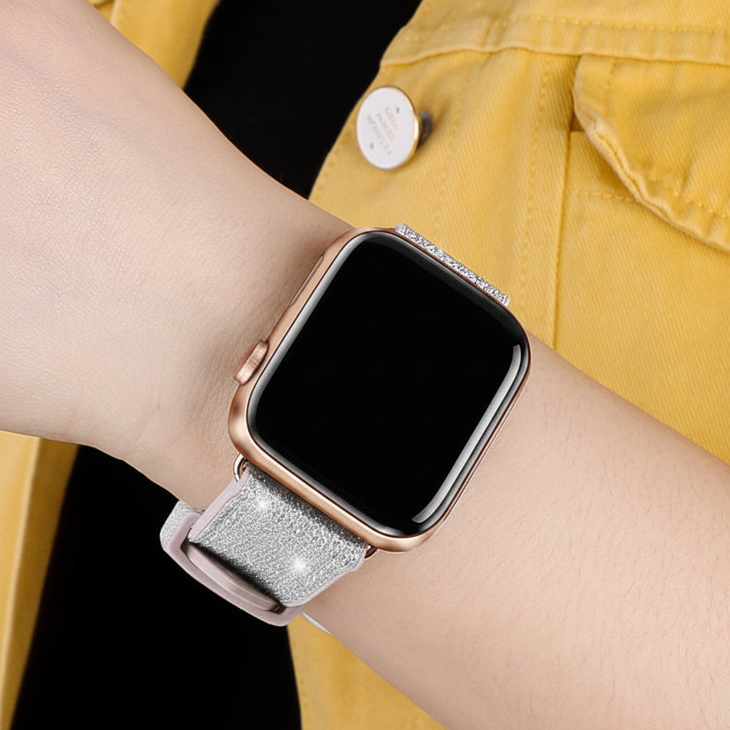 Gros plan sur les strass du bracelet Apple Watch silicone