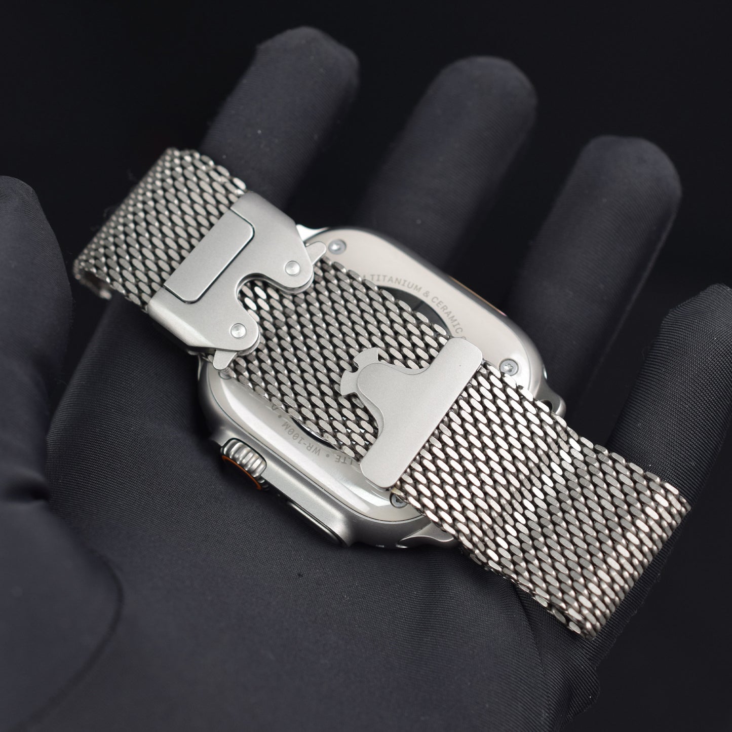 Bracelet Apple Watch titane — finitions gris titane et noir DLC