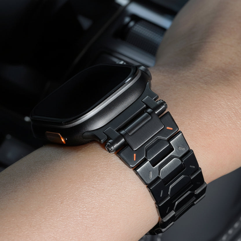 Bracelet Apple Watch titane léger porté au poignet homme