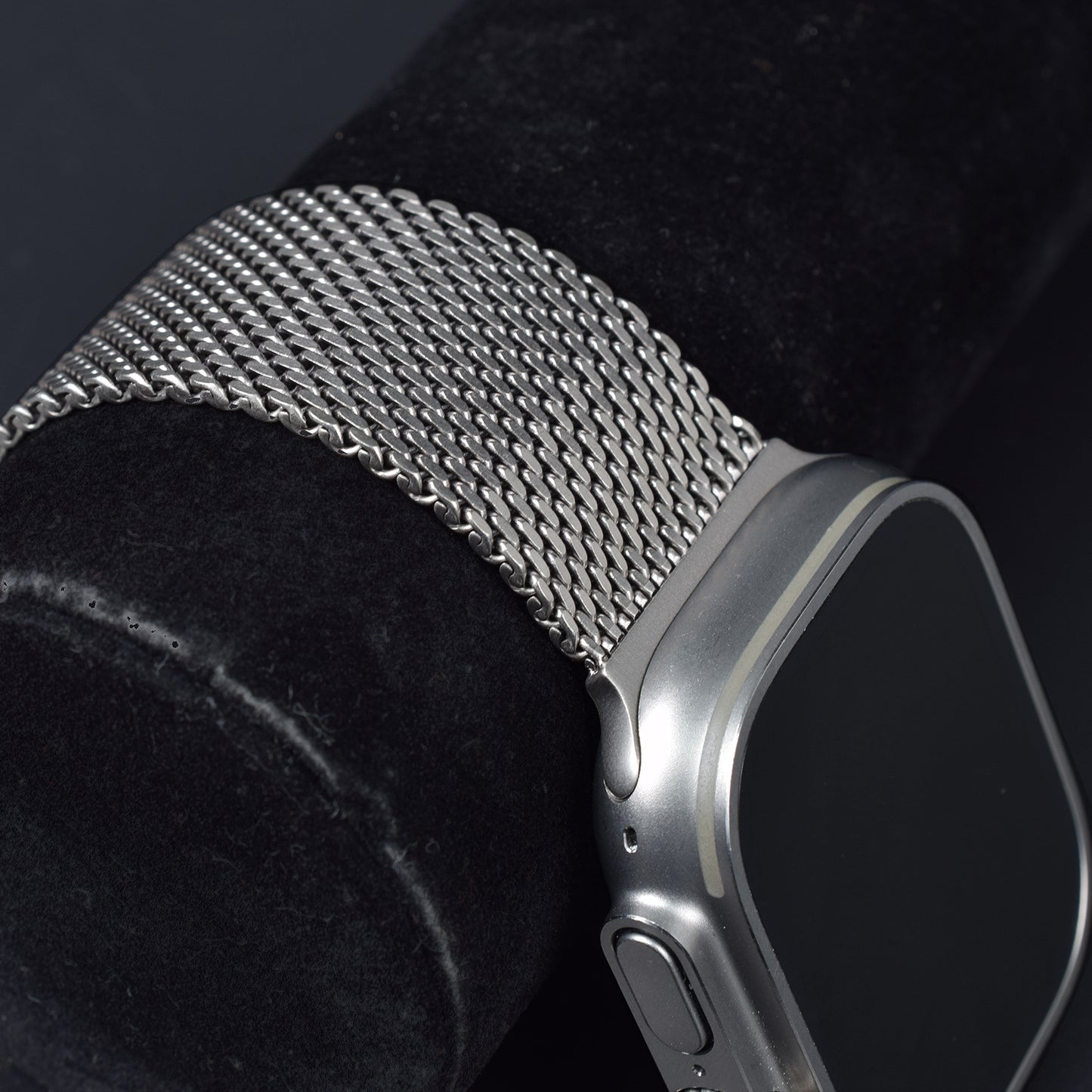 Bracelet titane Apple Watch Le Titane Ultra porté au poignet