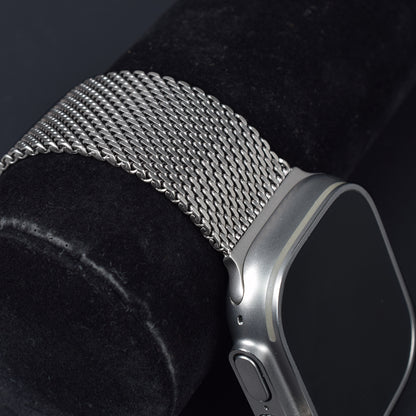 Bracelet titane Apple Watch Le Titane Ultra porté au poignet