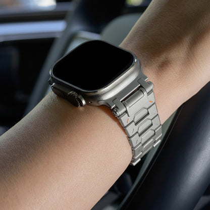 Fermoir papillon du bracelet Apple Watch titane Le Titane Aventure