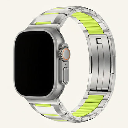 Gros plan sur l'acier et le caoutchouc incrusté du bracelet Apple Watch