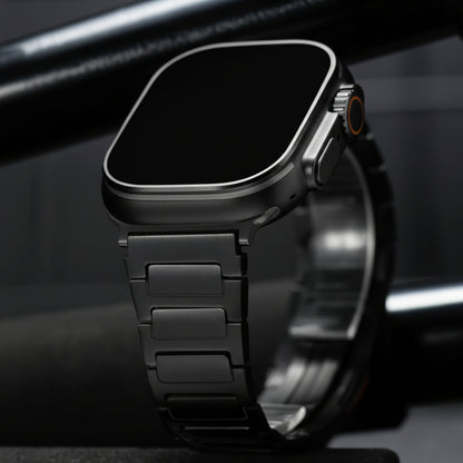 Gros plan sur les maillons i-beam en titane du bracelet Apple Watch