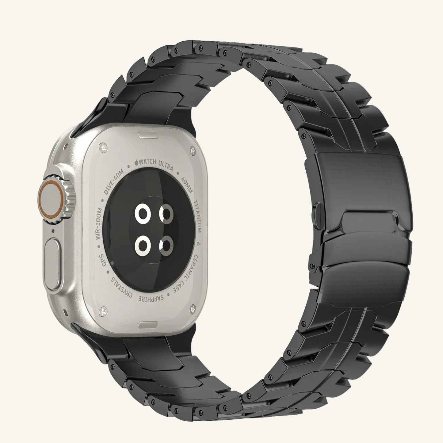 Gros plan sur les maillons métalliques du bracelet Apple Watch Le Colosse